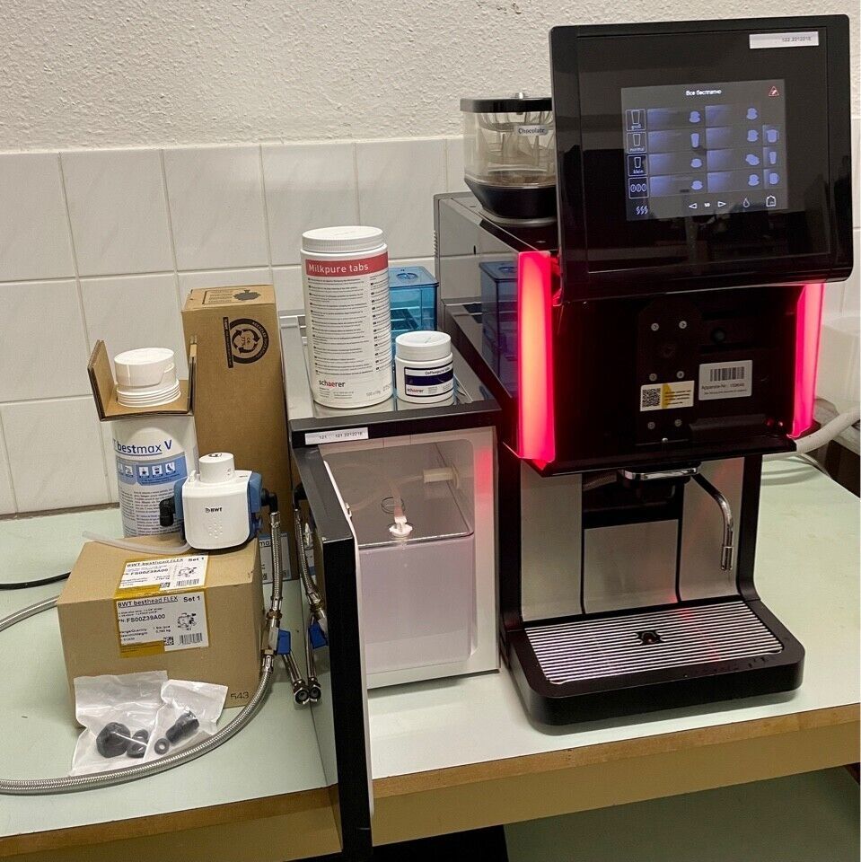 WMF 1500S Kaffeevollautomat mit Milchkühler, überholt + Pflegeset