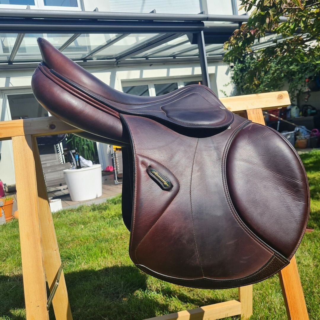 Amerigo Basso Springsattel 17,5'', dunkelbraun, BJ 11.2020