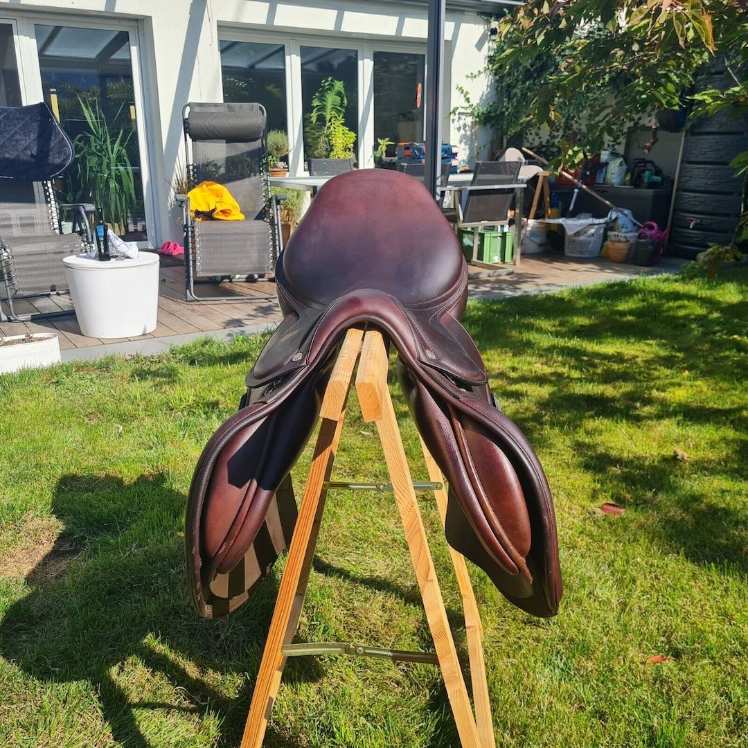 Amerigo Basso Springsattel 17,5'', dunkelbraun, BJ 11.2020