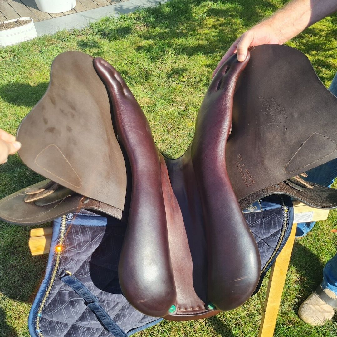 Amerigo Basso Springsattel 17,5'', dunkelbraun, BJ 11.2020