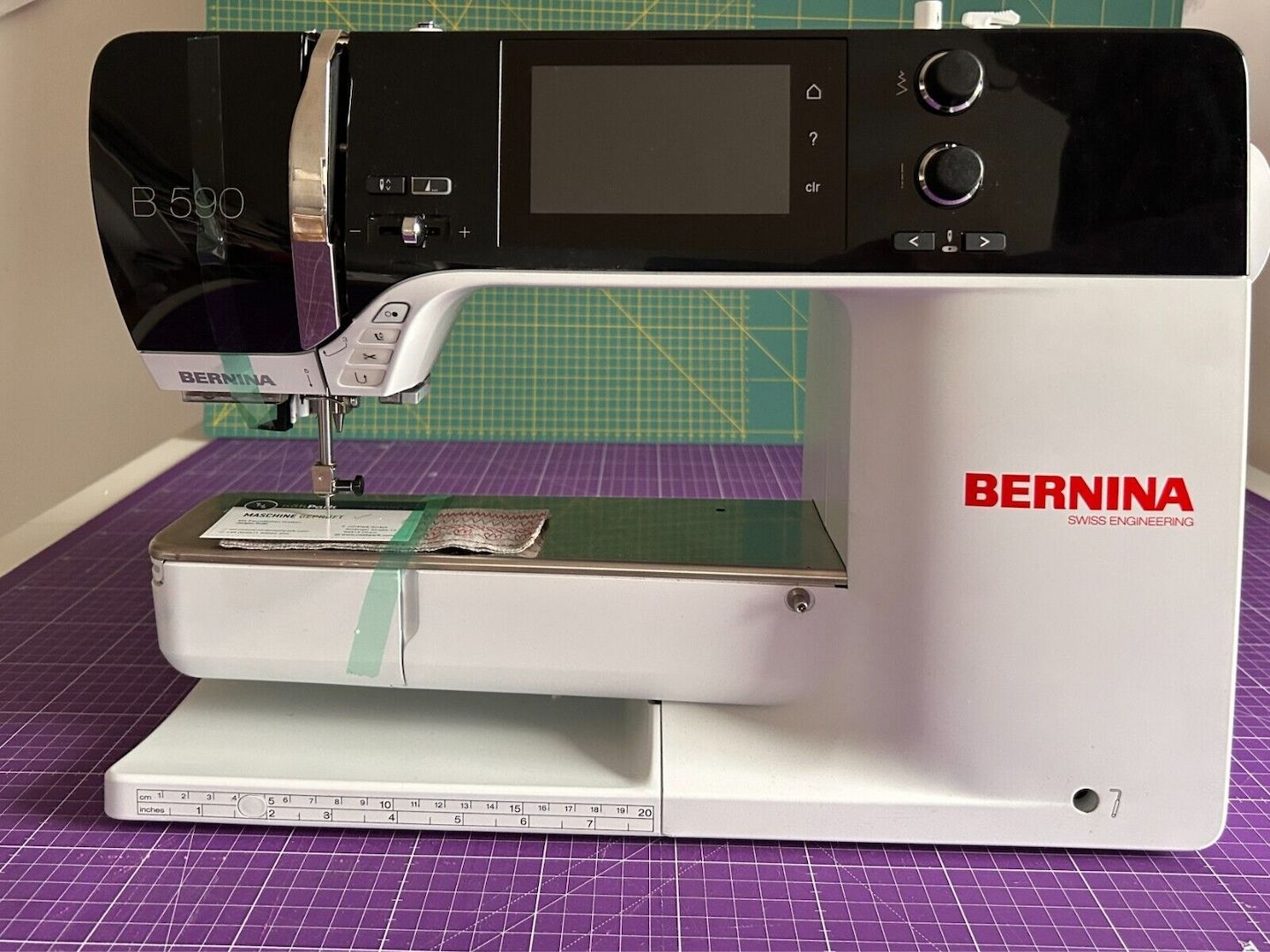 BERNINA 590 Näh- und Stickmaschine inkl. BSR