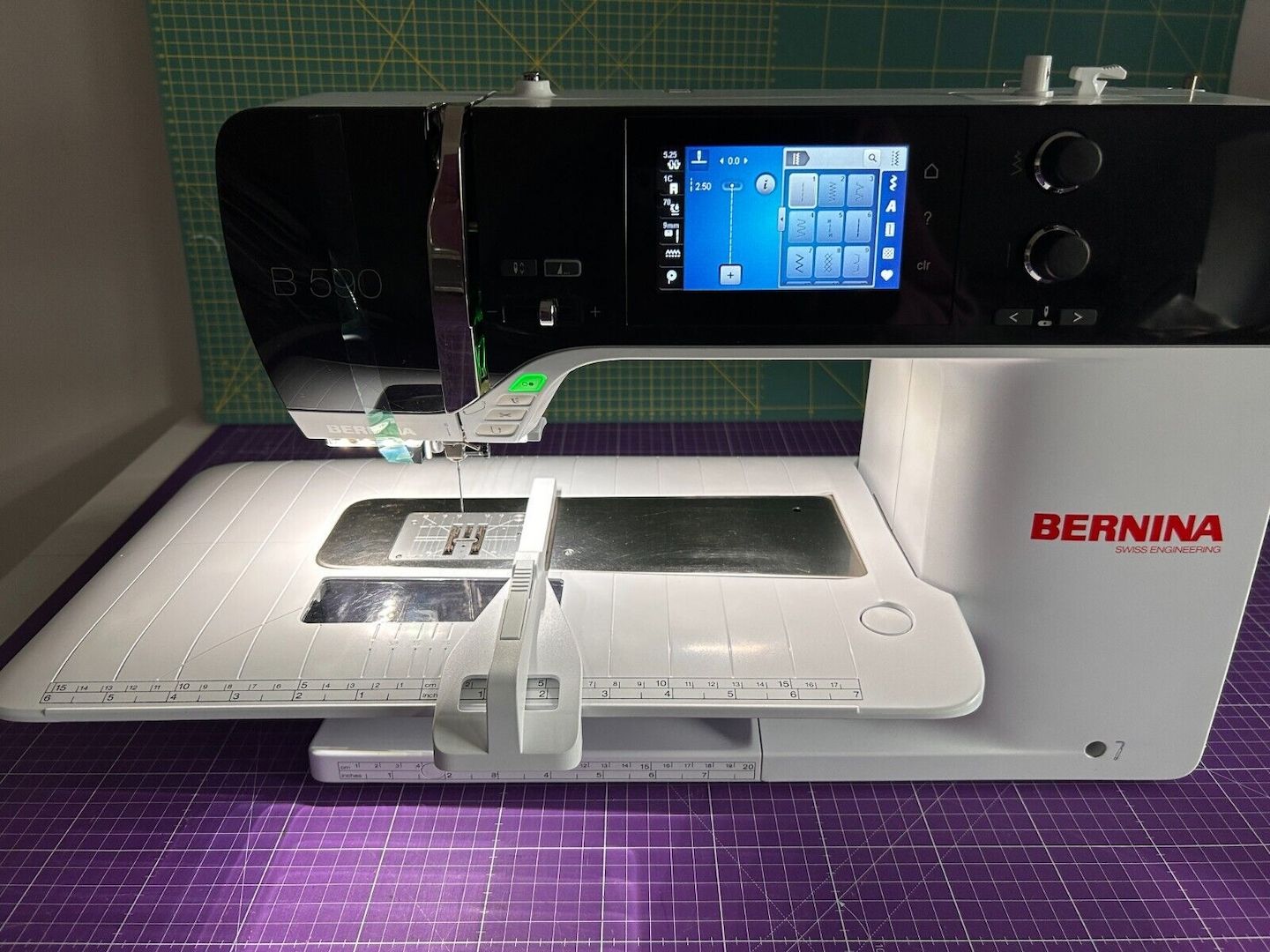 BERNINA 590 Näh- und Stickmaschine inkl. BSR