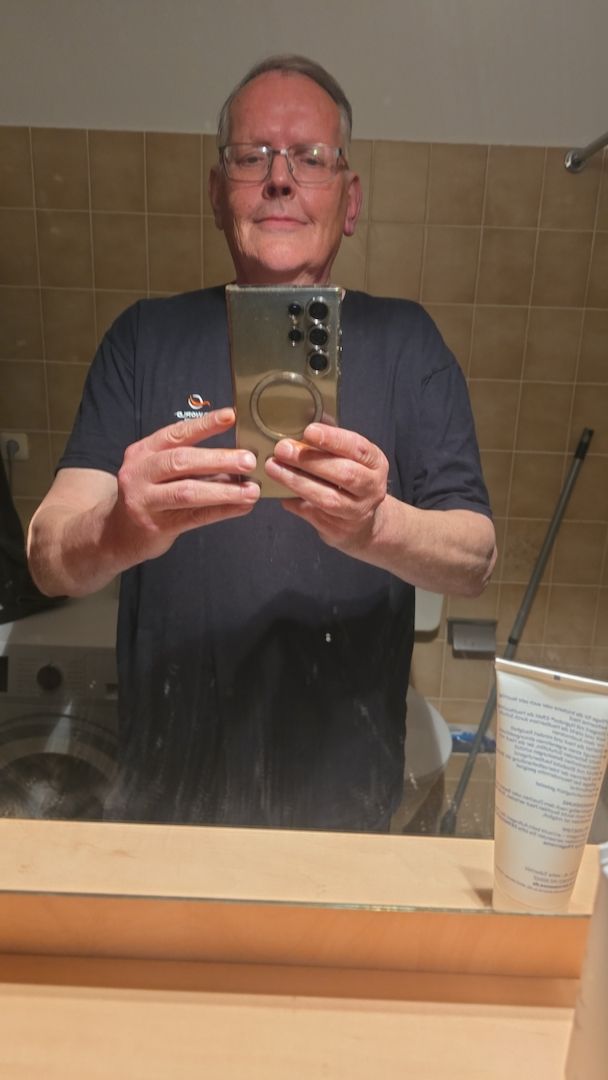 Bremer 59 sucht ein Girl 18+ mit kleinen Brüsten