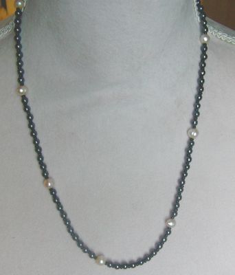 Edelsteinkette mit den Hämatit und Zuchtperlen