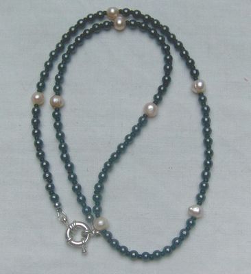 Edelsteinkette mit den Hämatit und Zuchtperlen