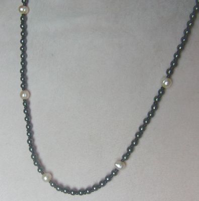 Edelsteinkette mit den Hämatit und Zuchtperlen