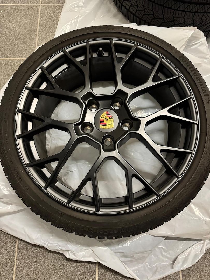 Porsche 992.1 Winterräder Spyder RS schwarz