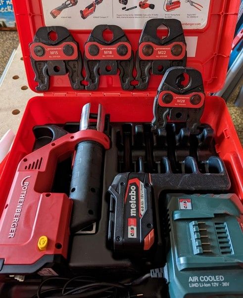 ROMAX Compact TT M im Set mit Pressbacken.