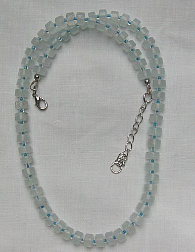 Edelsteinkette mit einen Aquamarin