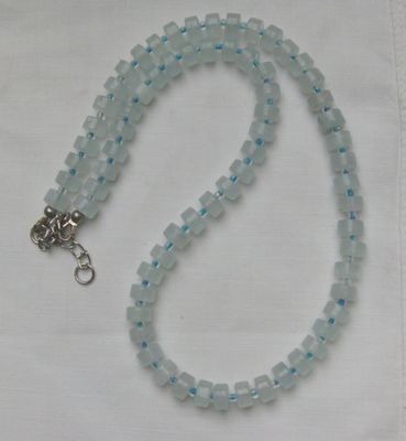 Edelsteinkette mit einen Aquamarin