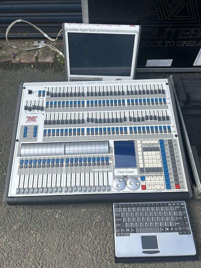 Avolites Pearl Expert mit TouchWing