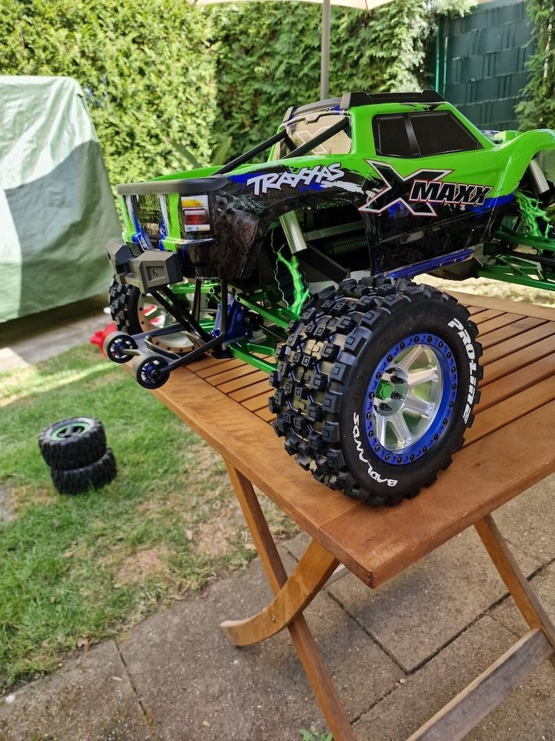Traxxas X Maxx Vitavon Castle MAMBA Monster