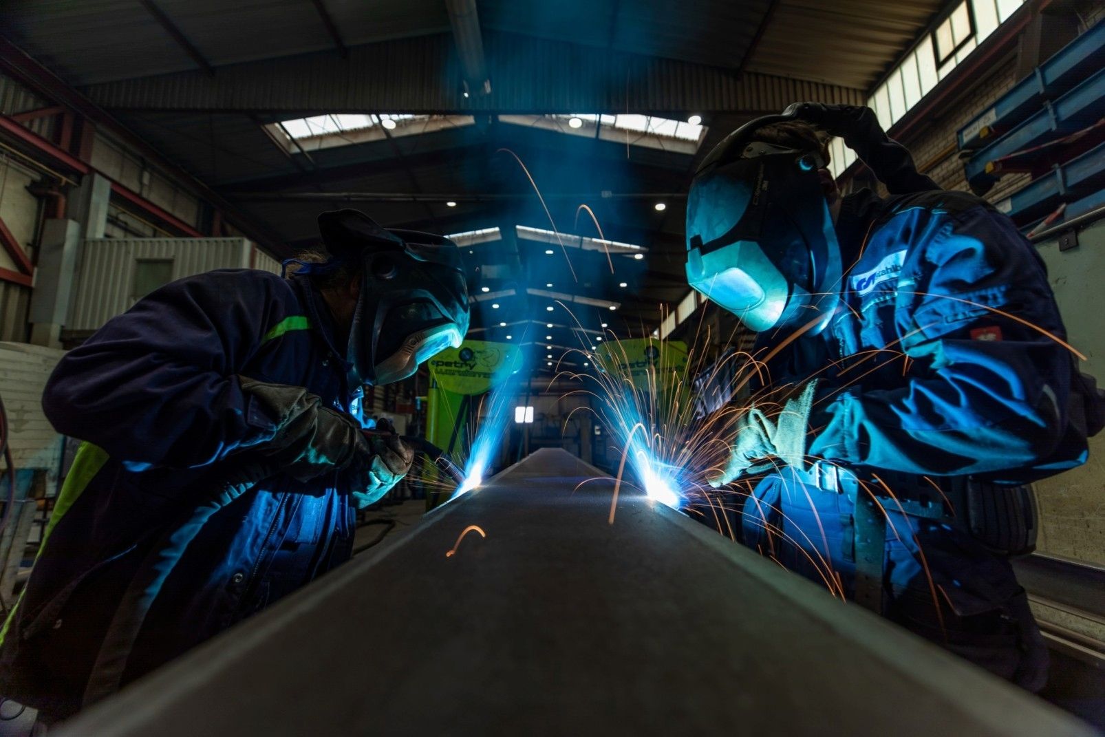 Was zeichnet langlebige Stahlkonstruktionen für Industriebauten aus?