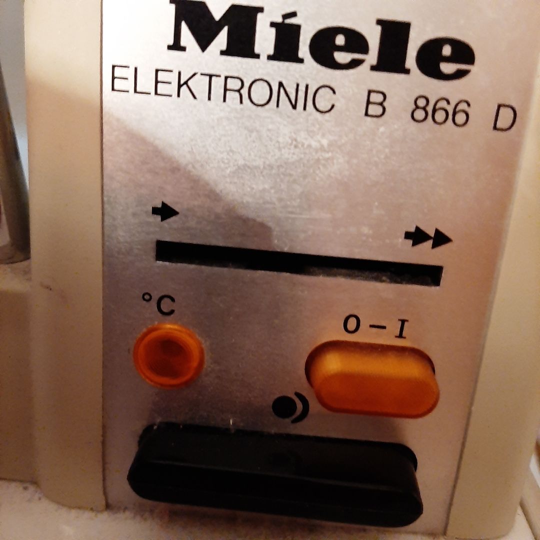 Miele Dampfbügelmaschine B 866 D