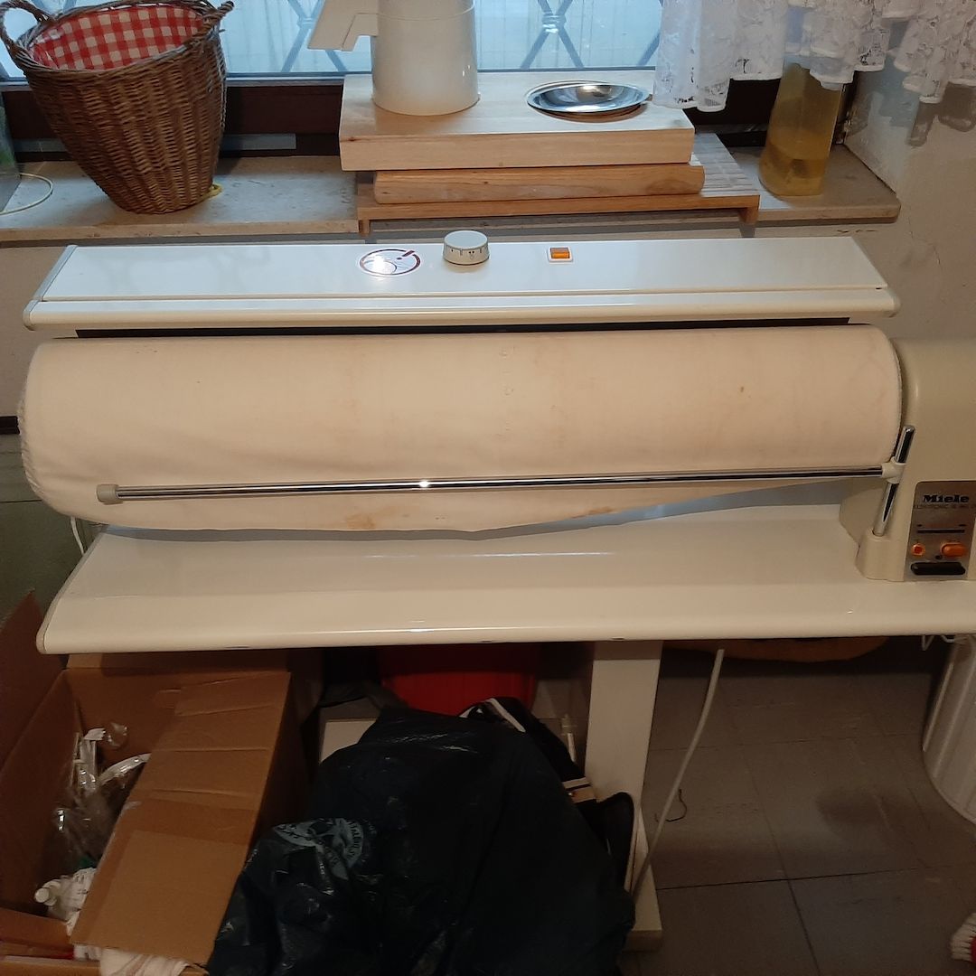 Miele Dampfbügelmaschine B 866 D