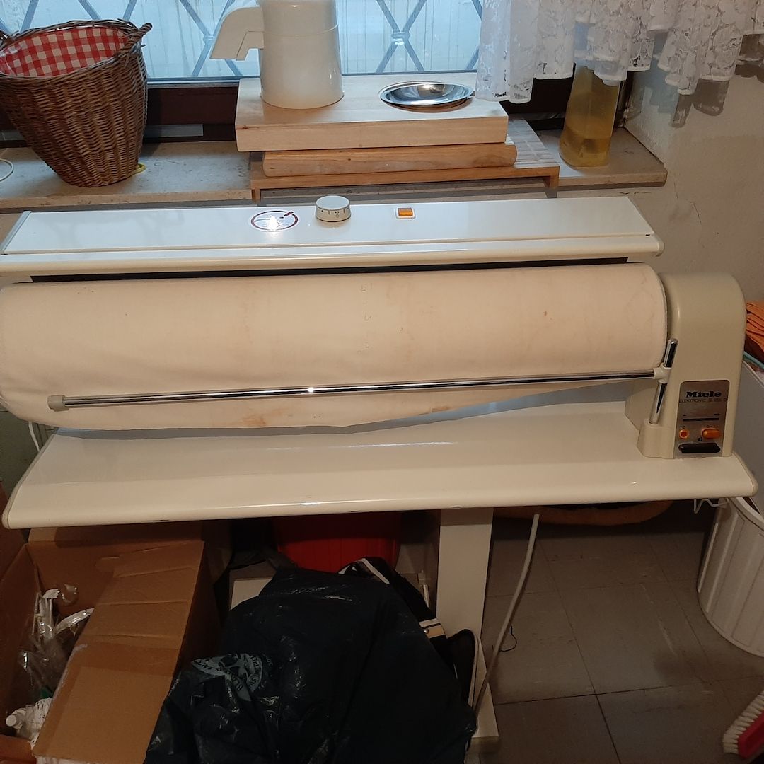 Miele Dampfbügelmaschine B 866 D
