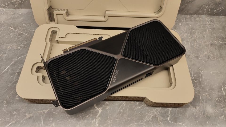 Grafikkarte GeForce RTX 5090, RTX 5080, RTX 5070 Ti, RTX 5070, RTX 4090, RTX 4080 Super, RTX 4080