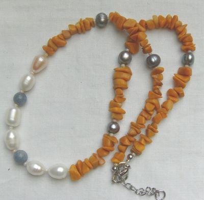 Edelsteinkette mit Perlen, den Jade und den Blauquarz