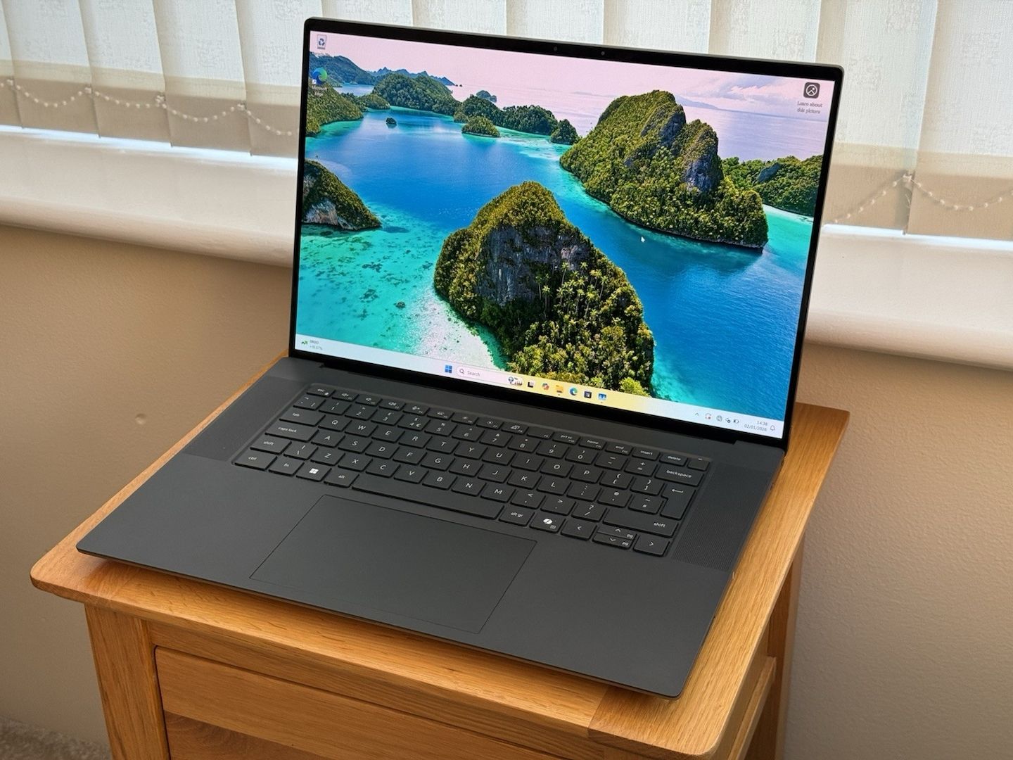 Dell Precision 5690 16" Ultra 9 185H