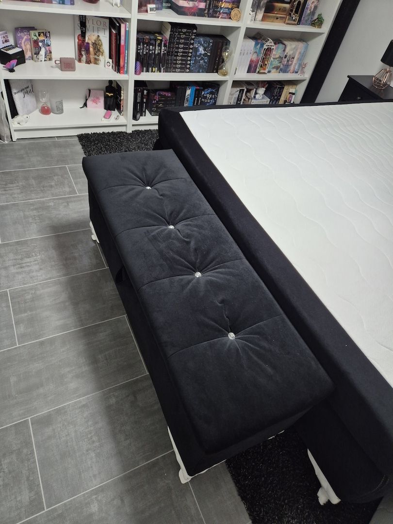 Edle Bettbank mit Stauraum von Jockenhöfer