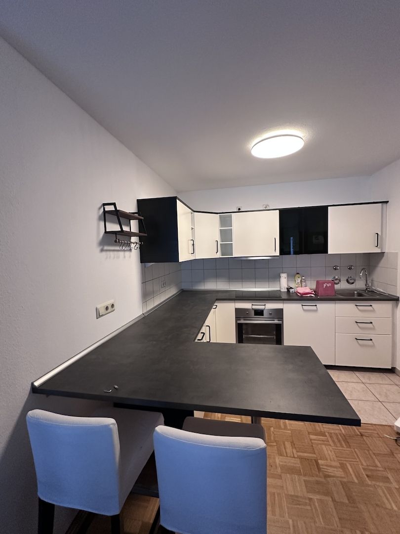 Moderne Einbauküche mit Geräten - sehr guter Zustand