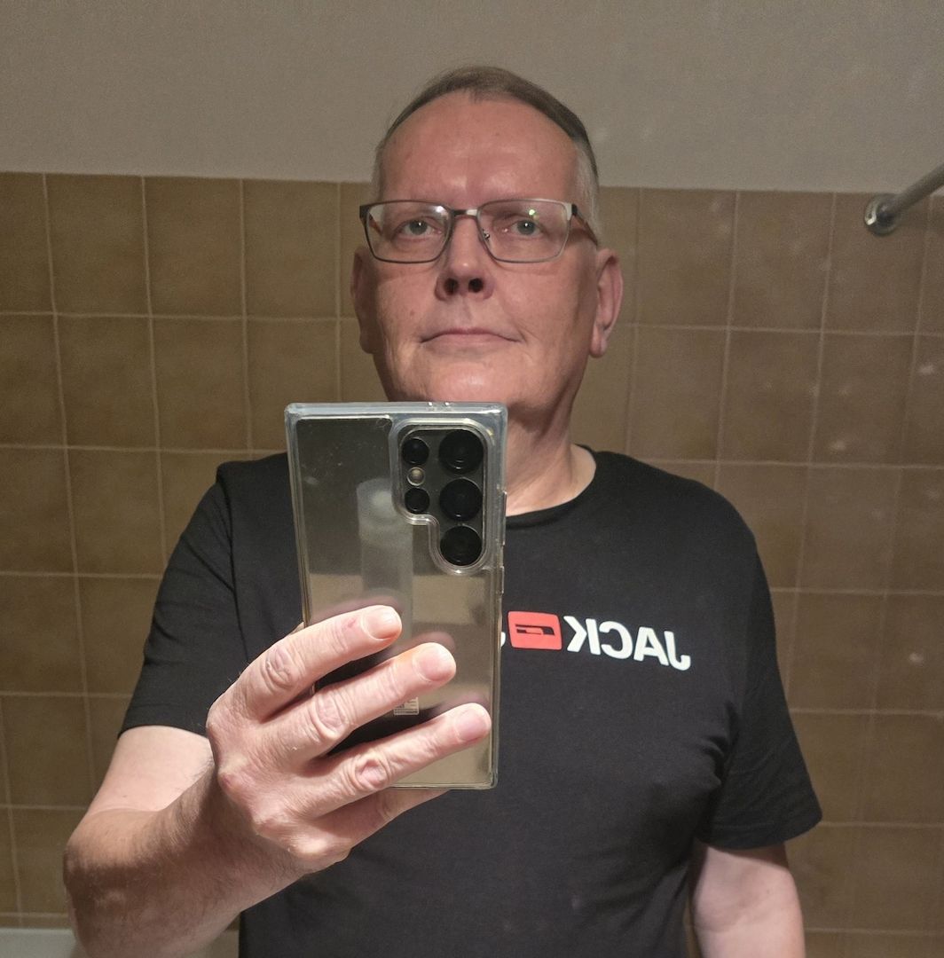 Bremer 60 sucht eine nettes Girl mit kleinen Brüsten