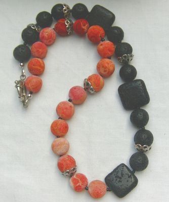 Edelsteincollier im auffallend, extravaganten Design