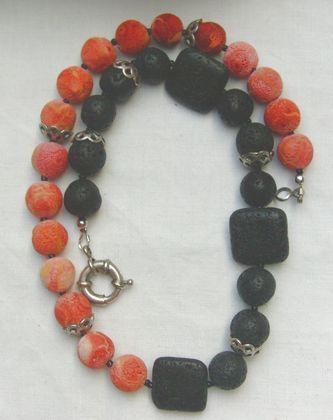 Edelsteincollier im auffallend, extravaganten Design