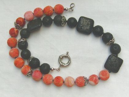 Edelsteincollier im auffallend, extravaganten Design