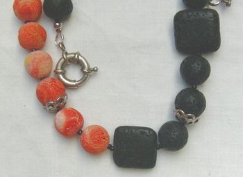 Edelsteincollier im auffallend, extravaganten Design