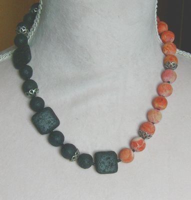 Edelsteincollier im auffallend, extravaganten Design