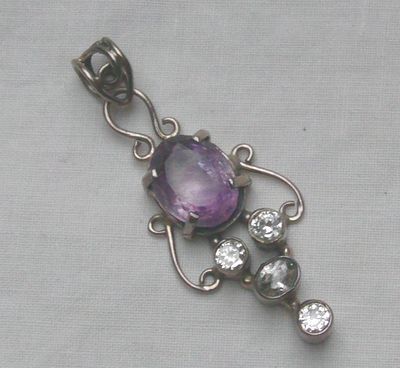 aparter Schmuckanhänger, 925 Silber mit gefassten Zirkonia