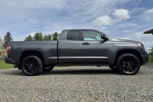 2021 Toyota Tundra Nightshad Cap Double 4×4