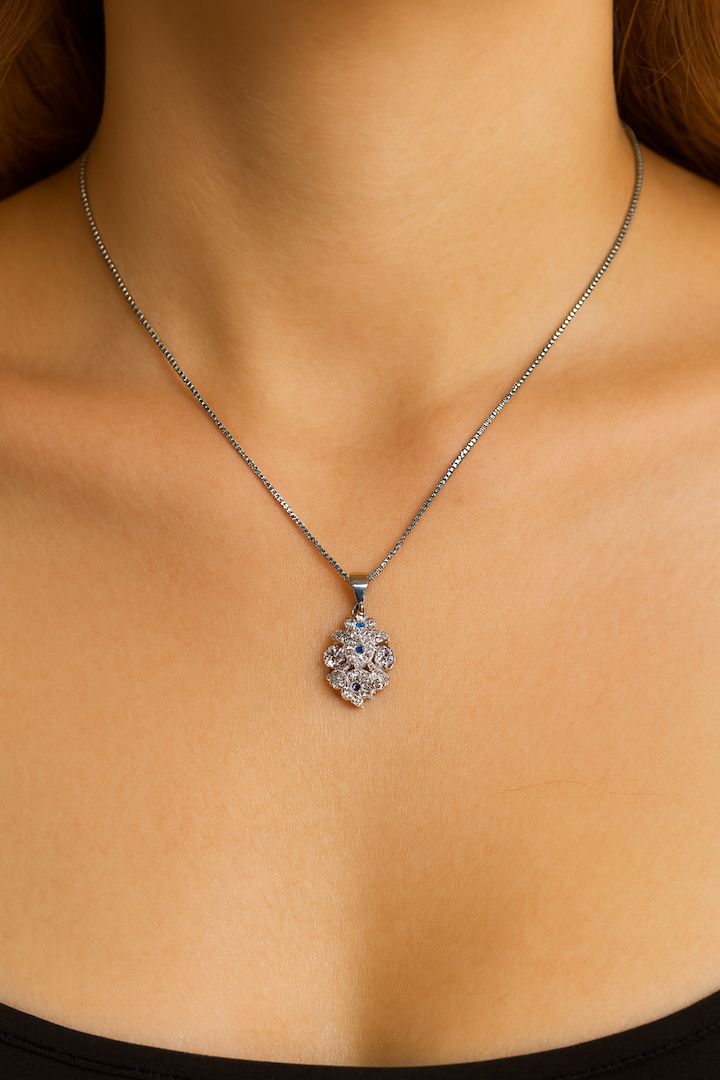 Saphir Anhänger  mit Kette 585Weißgold