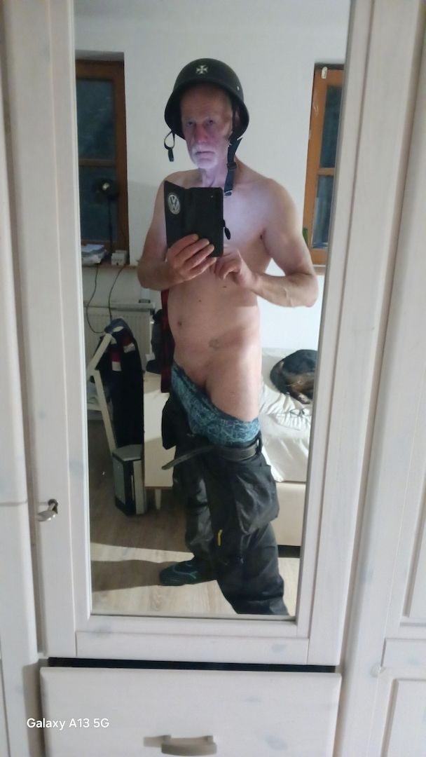 Welcher Ehefrau kann ich es besorgen während Er zuschauen will ?