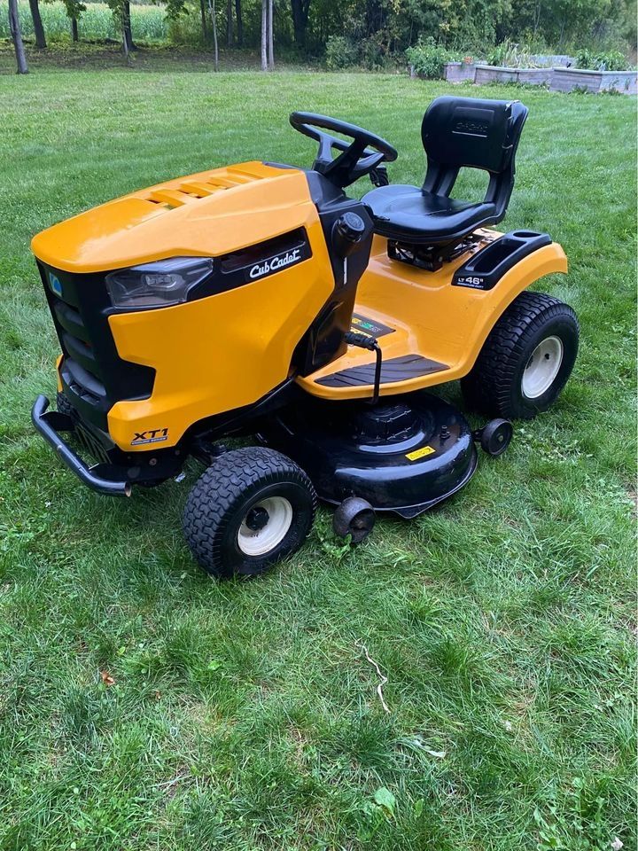 Cub cadet 22hp 46” cut lawn tractor XT1 Enduro model