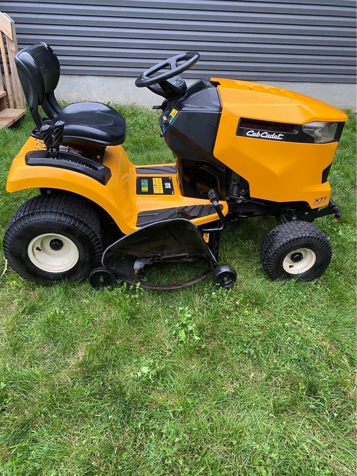 Cub cadet 22hp 46” cut lawn tractor XT1 Enduro model