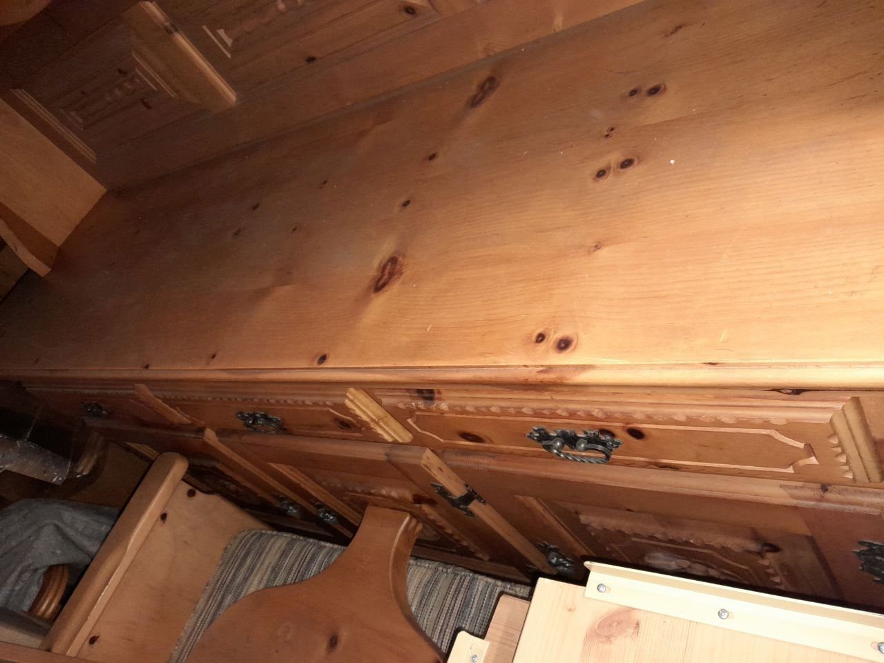 Zirben Bauernstube Natur mit Schnitzerei