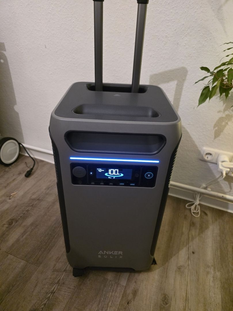 Anker SOLIX F3800 3860 WH Power Station