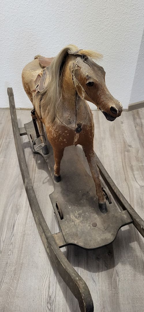 Wunderbares antikes Schaukelpferd
