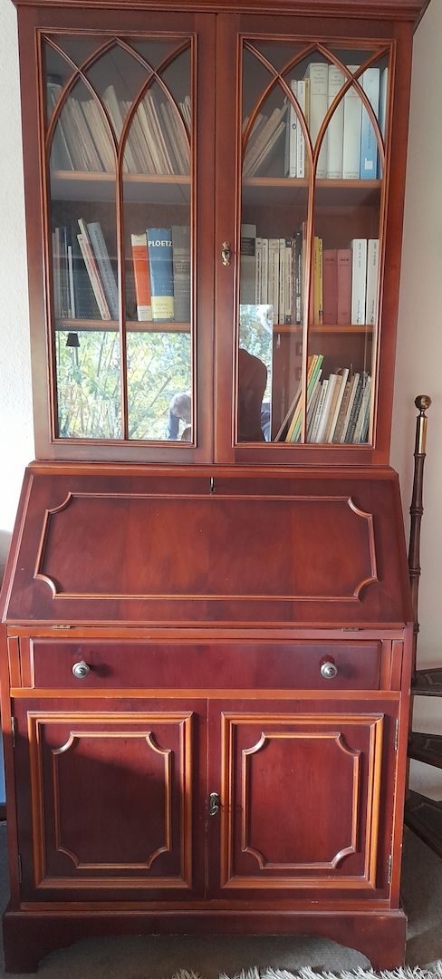 Sekretär mit Aufsatz