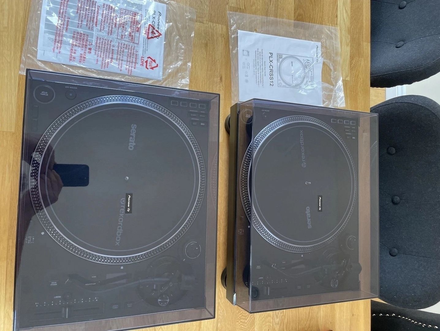 Pioneer CDJ 3000 (2x), Pioneer PLX-CRSS12 (2x), Pioneer V10 Mixer