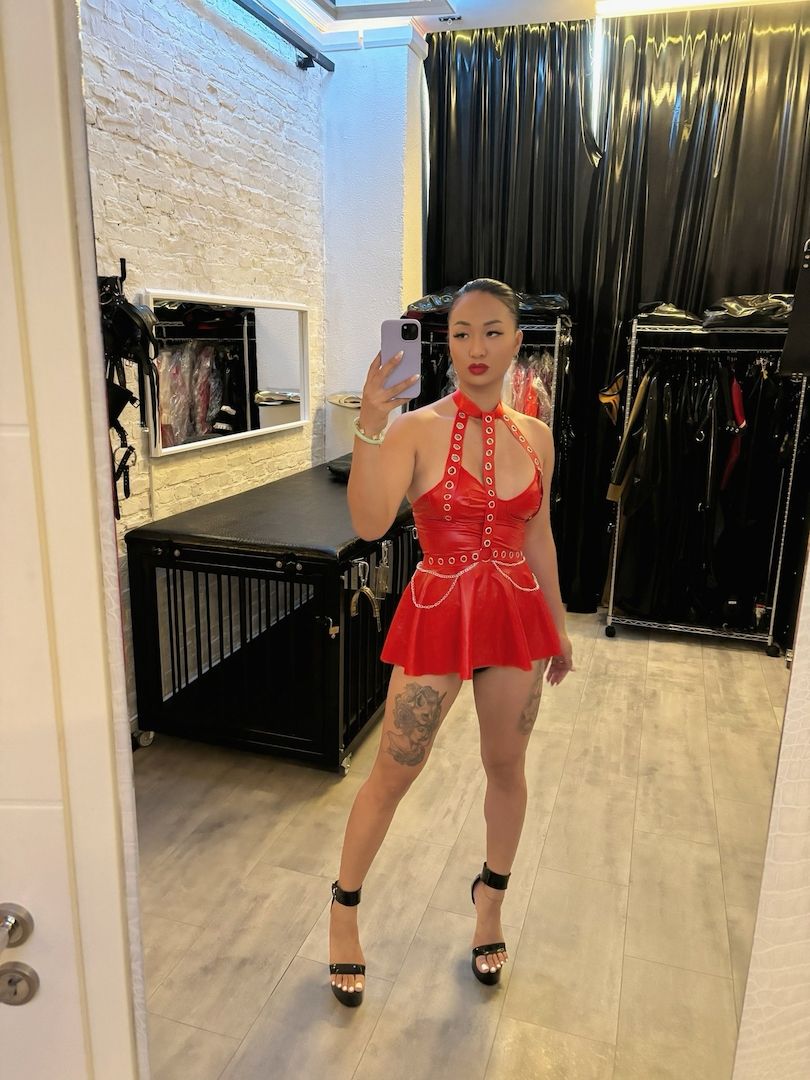 Lass mich dich in meine Welt der Dominanz und Unterwerfung entführen