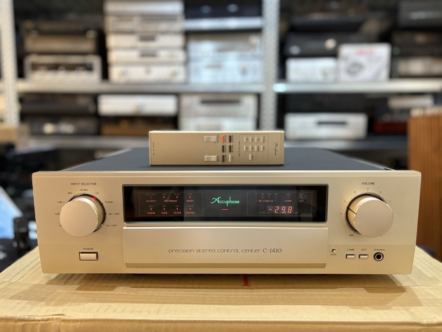 Accuphase C-2420 Vorverstärker PIA