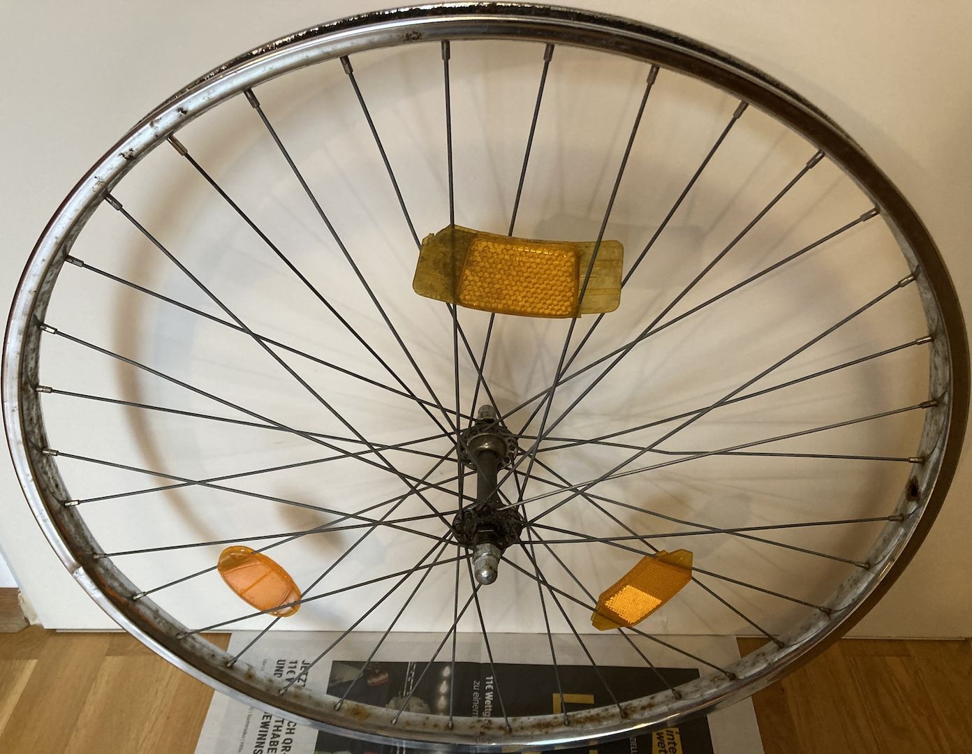 Vorderrad Laufrad mit Stahlfelge ⬨ 20×559 (26×2) ⬨ 06 9 2