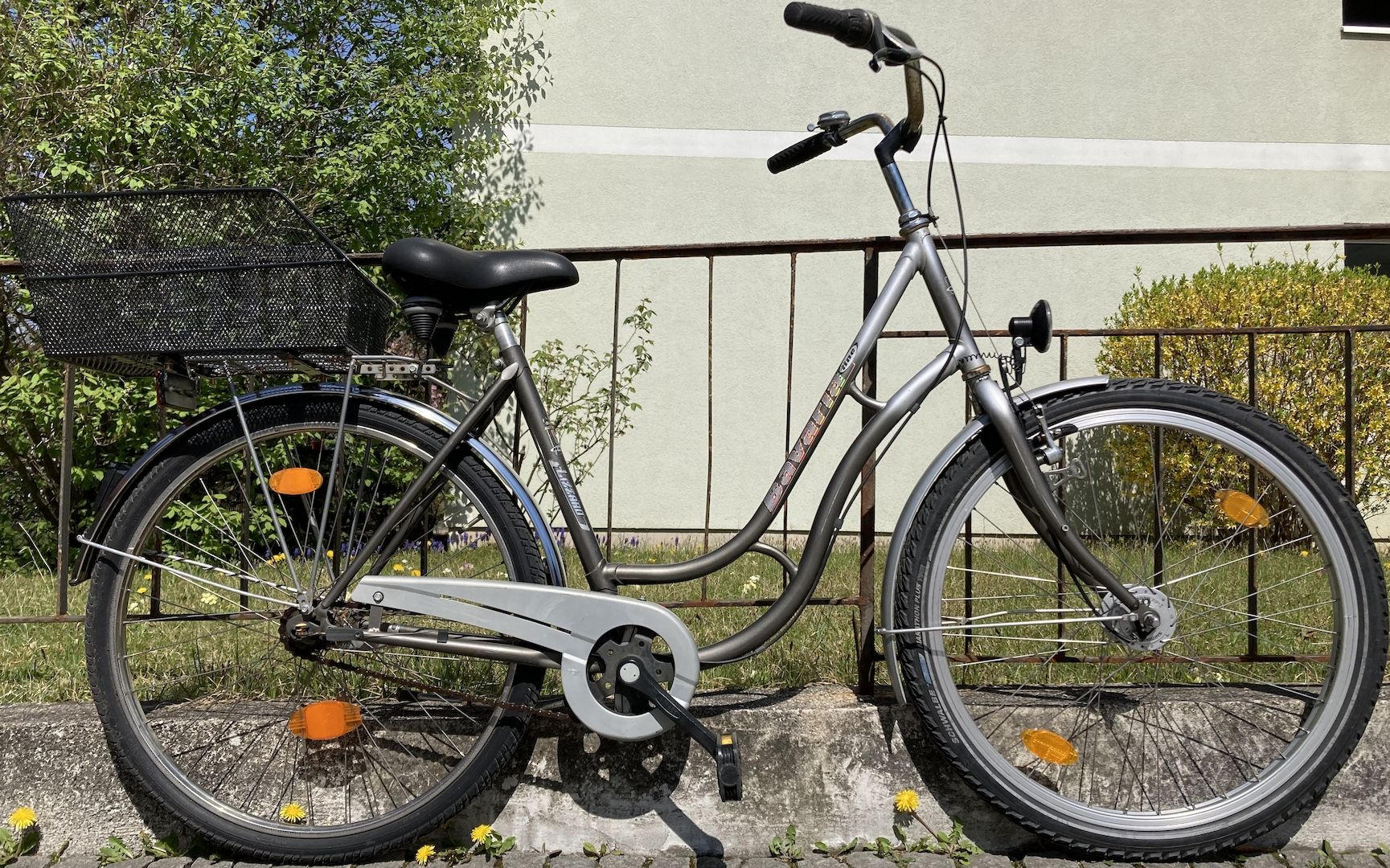 Stadtfahrrad Bavaria Line Lizzard für Damen, 26 Zoll, Nabenschaltung, Nabendynamo, Korb, Beleuchtung
