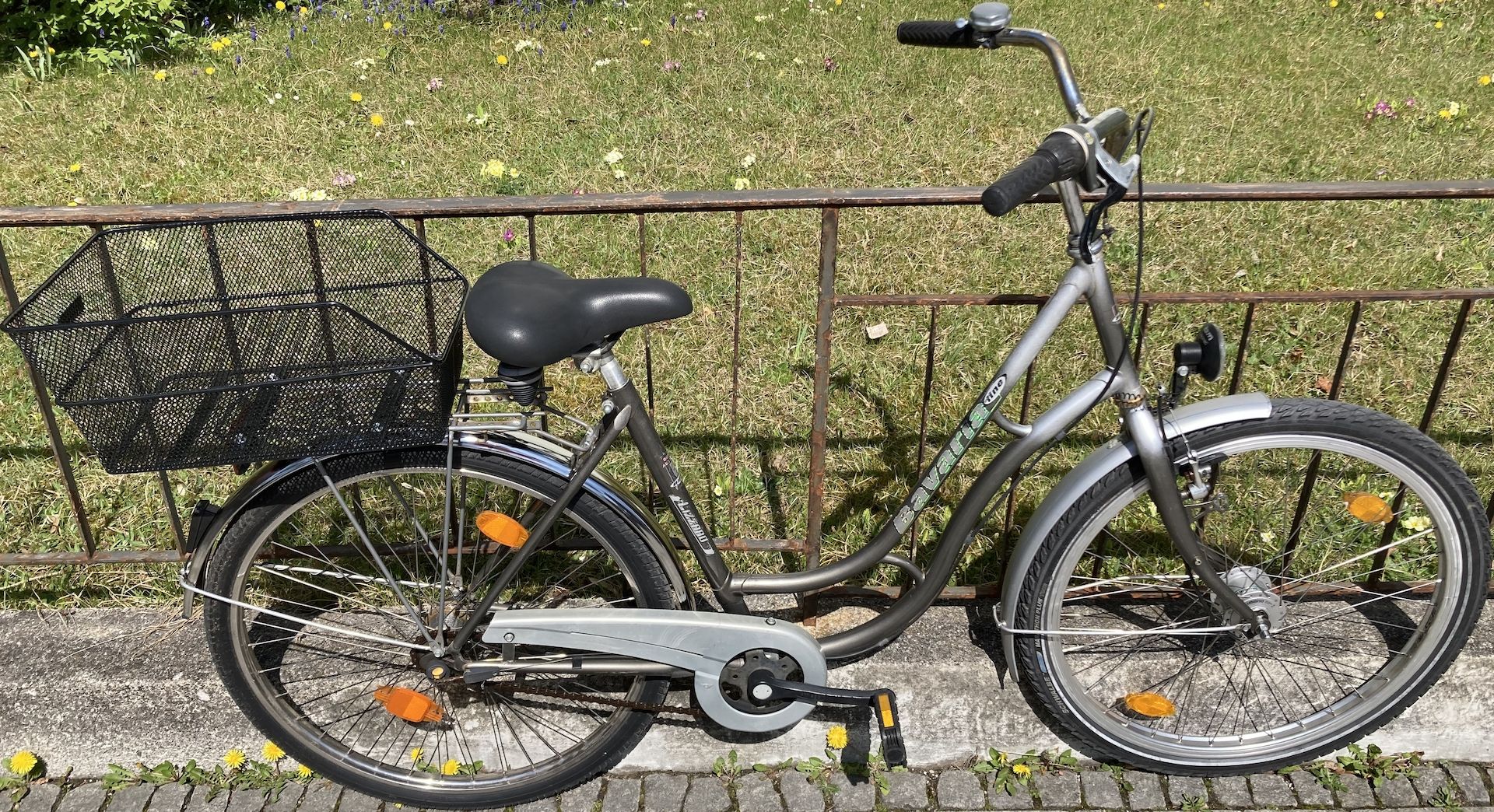 Stadtfahrrad Bavaria Line Lizzard für Damen, 26 Zoll, Nabenschaltung, Nabendynamo, Korb, Beleuchtung
