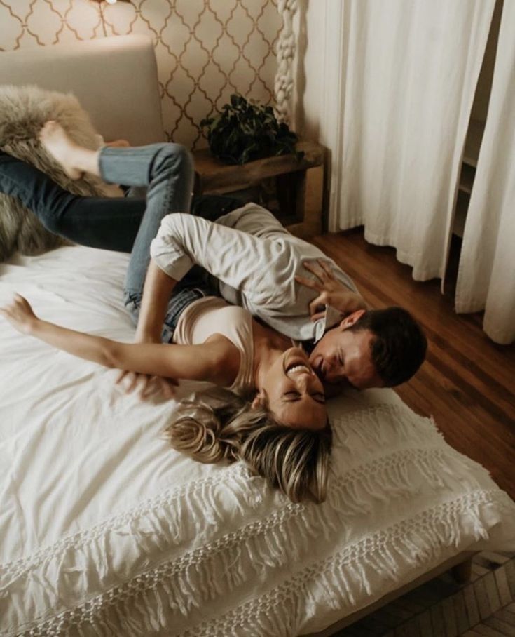 Suche ein junges Escort- Girl