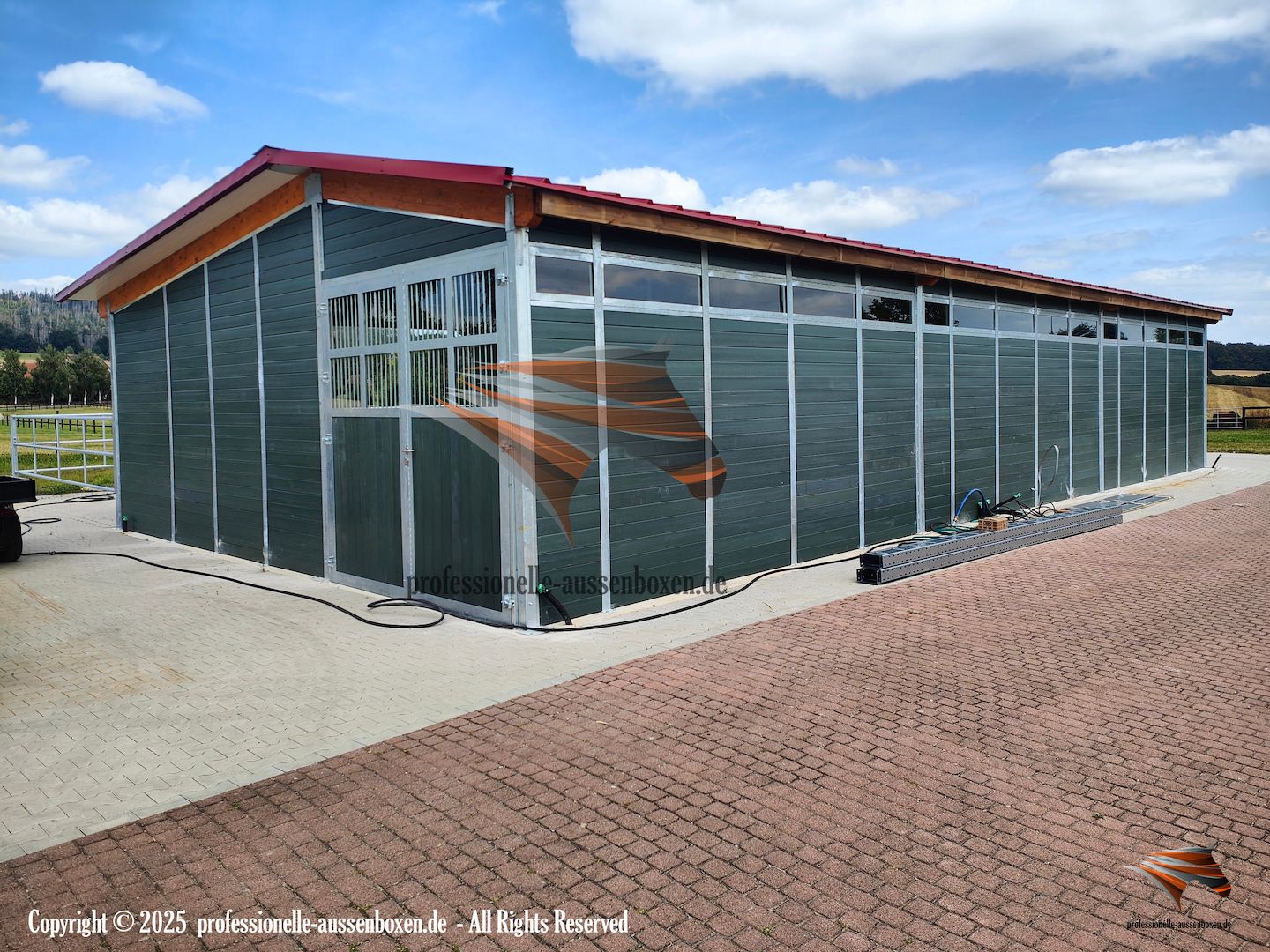 Pferdeboxen kaufen & Außenstall - Pferdeunterstand für ideale Pferdehöf