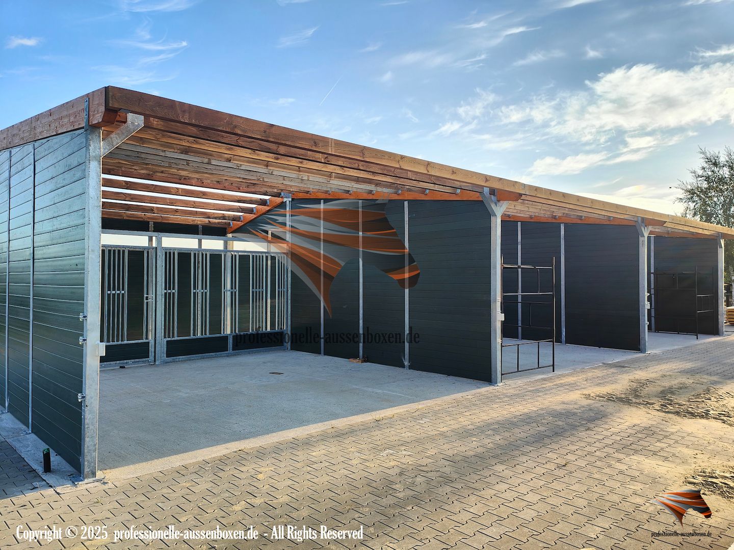 Pferdestall bauen & Außenboxen – Pferdeboxen direkt vom Hersteller | Stallungen für Pferde